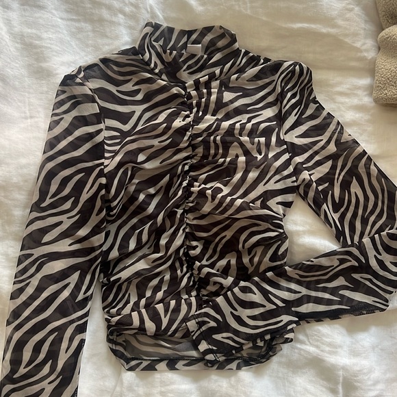 Amisu Mesh Zebra Top - Picture 1 of 1